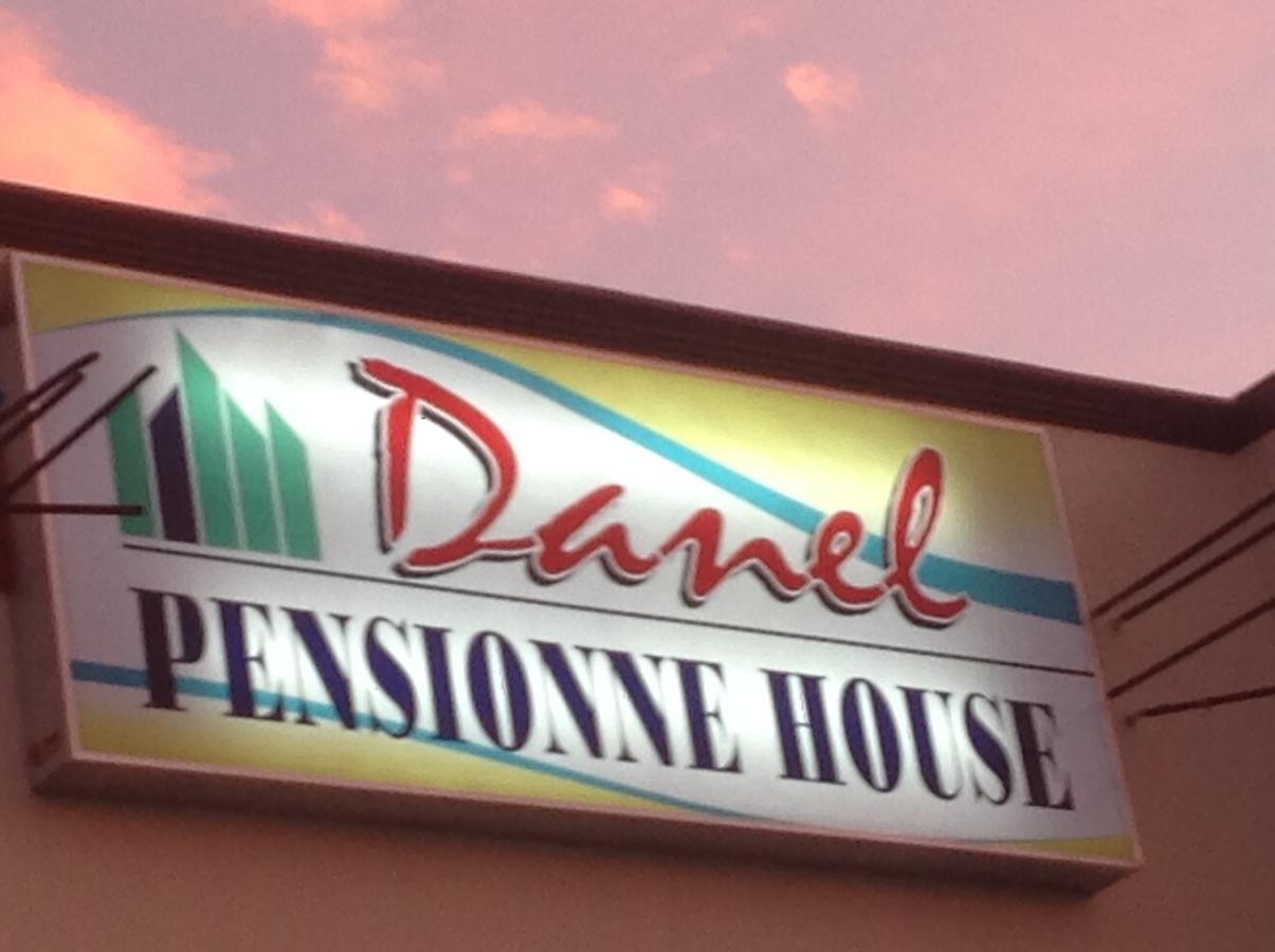 Danel Pensionne House Tacloban Esterno foto