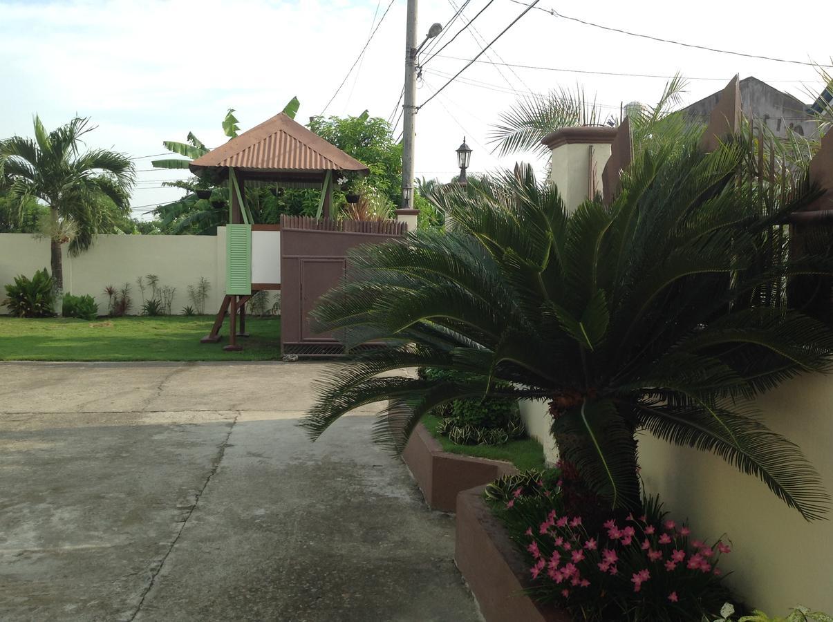 Danel Pensionne House Tacloban Esterno foto